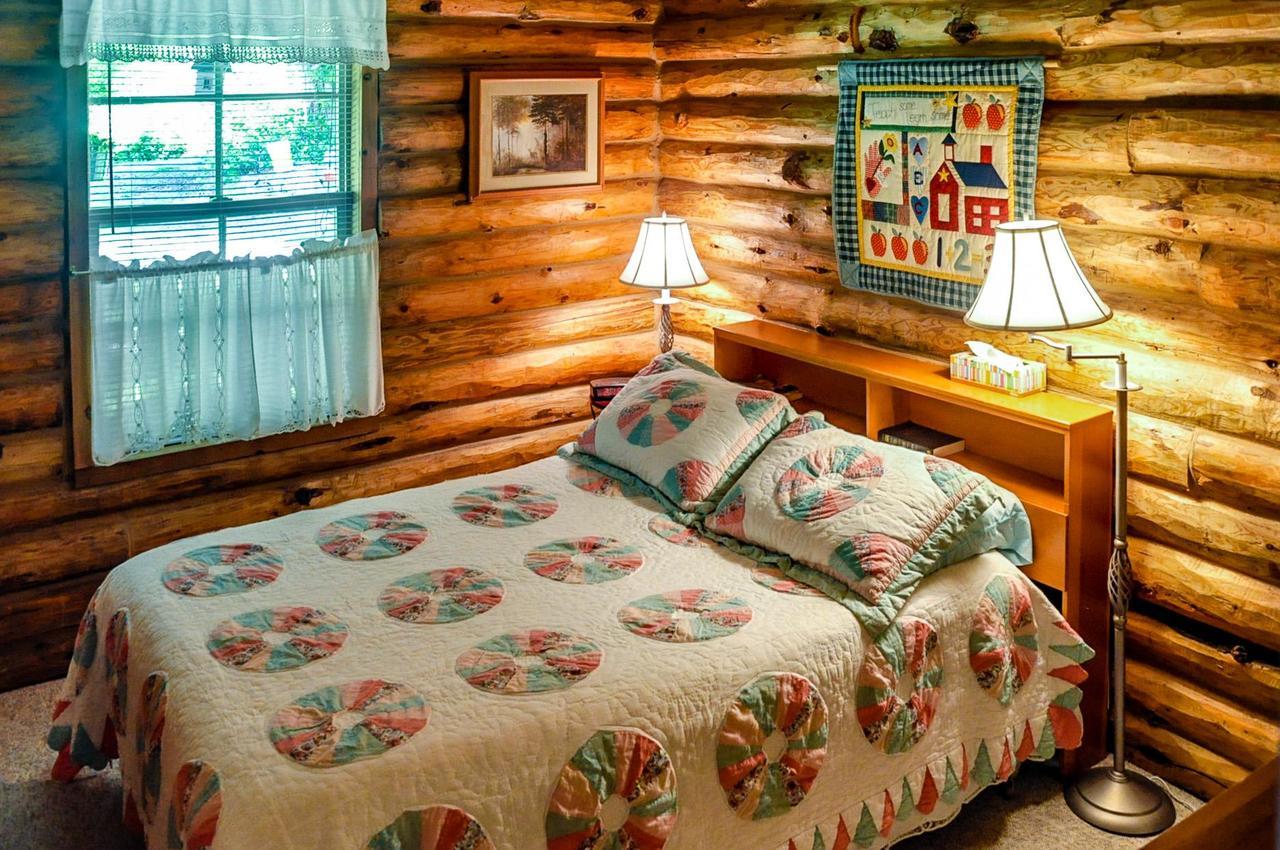 Log Home On Lopez-Spencer Spit Port Stanley Extérieur photo