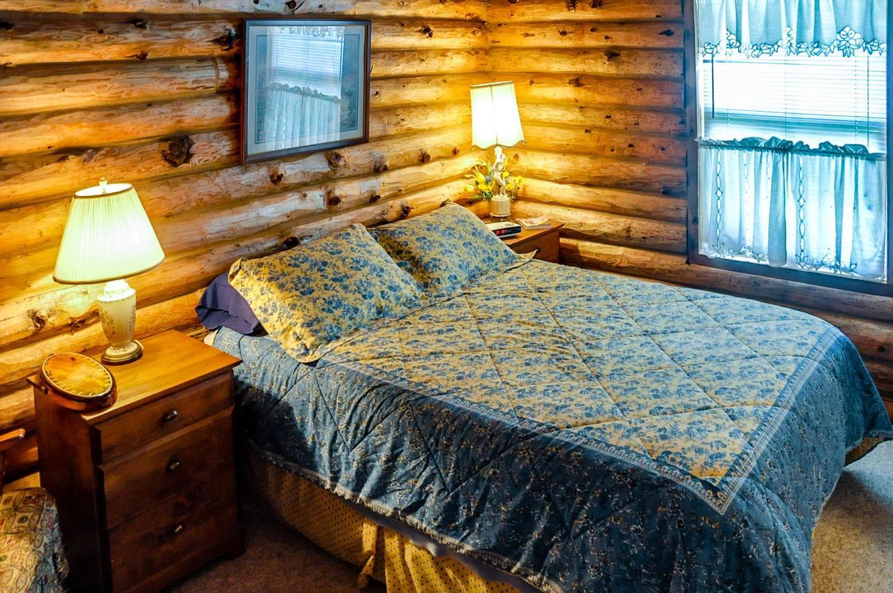 Log Home On Lopez-Spencer Spit Port Stanley Extérieur photo