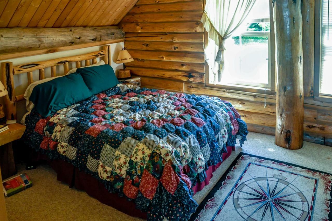 Log Home On Lopez-Spencer Spit Port Stanley Extérieur photo
